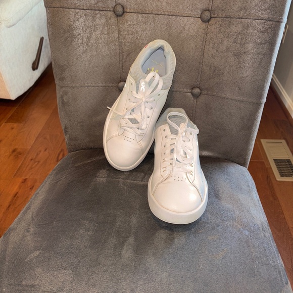 Women’s On The  Roger Advantage Trainer Tennis Sneakers Size 7.5 - Picture 1 of 6